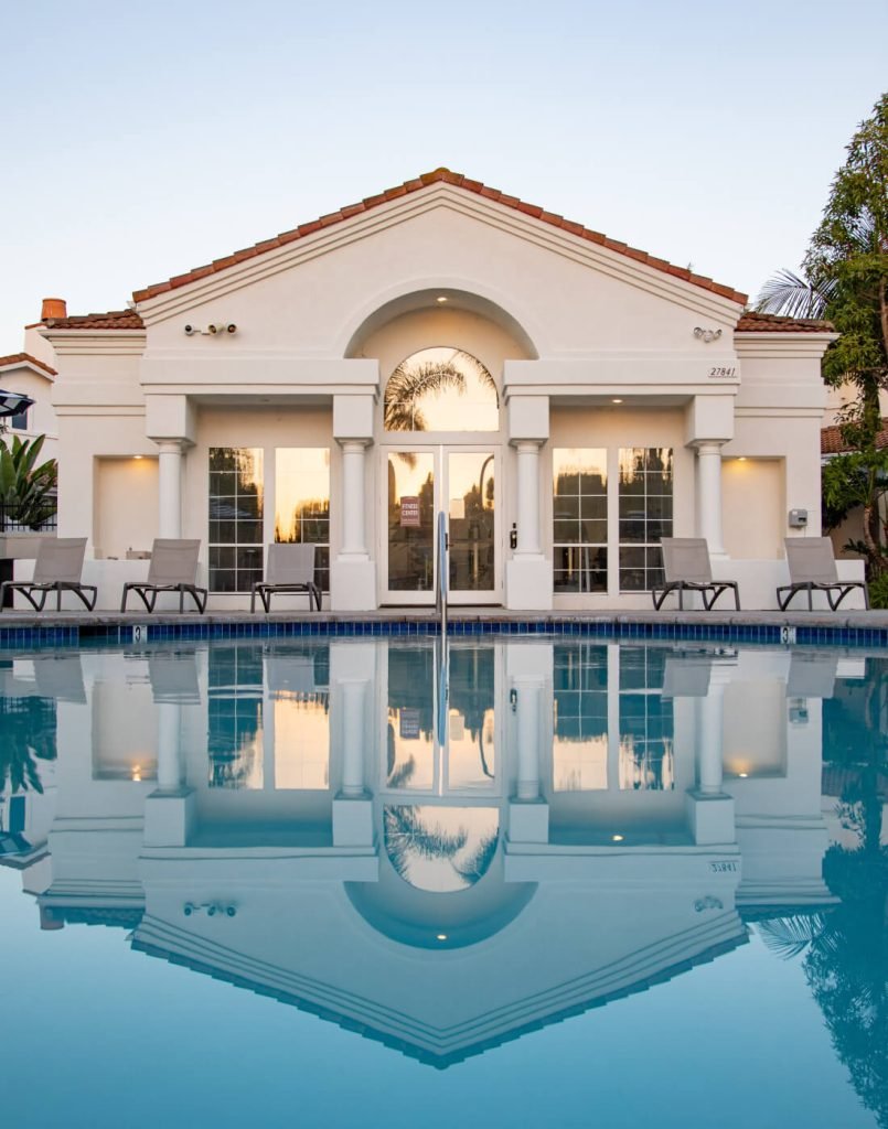 Cómo construir o reformar villas de lujo en Ibiza: guía completa 2025