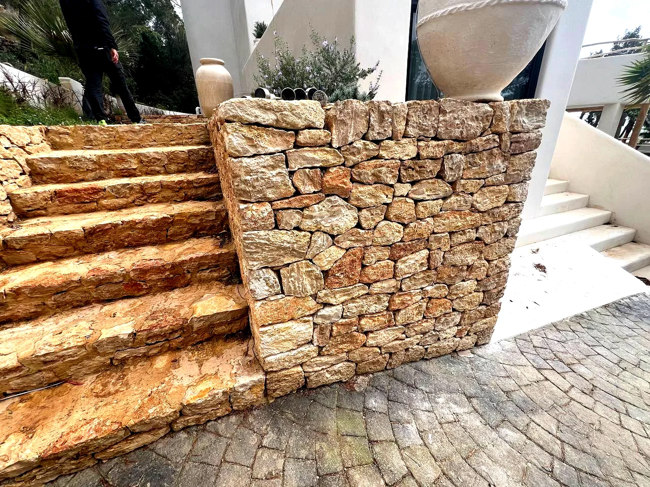 Constructora en Eivissa - obra con materiales tradicionales ibicencos